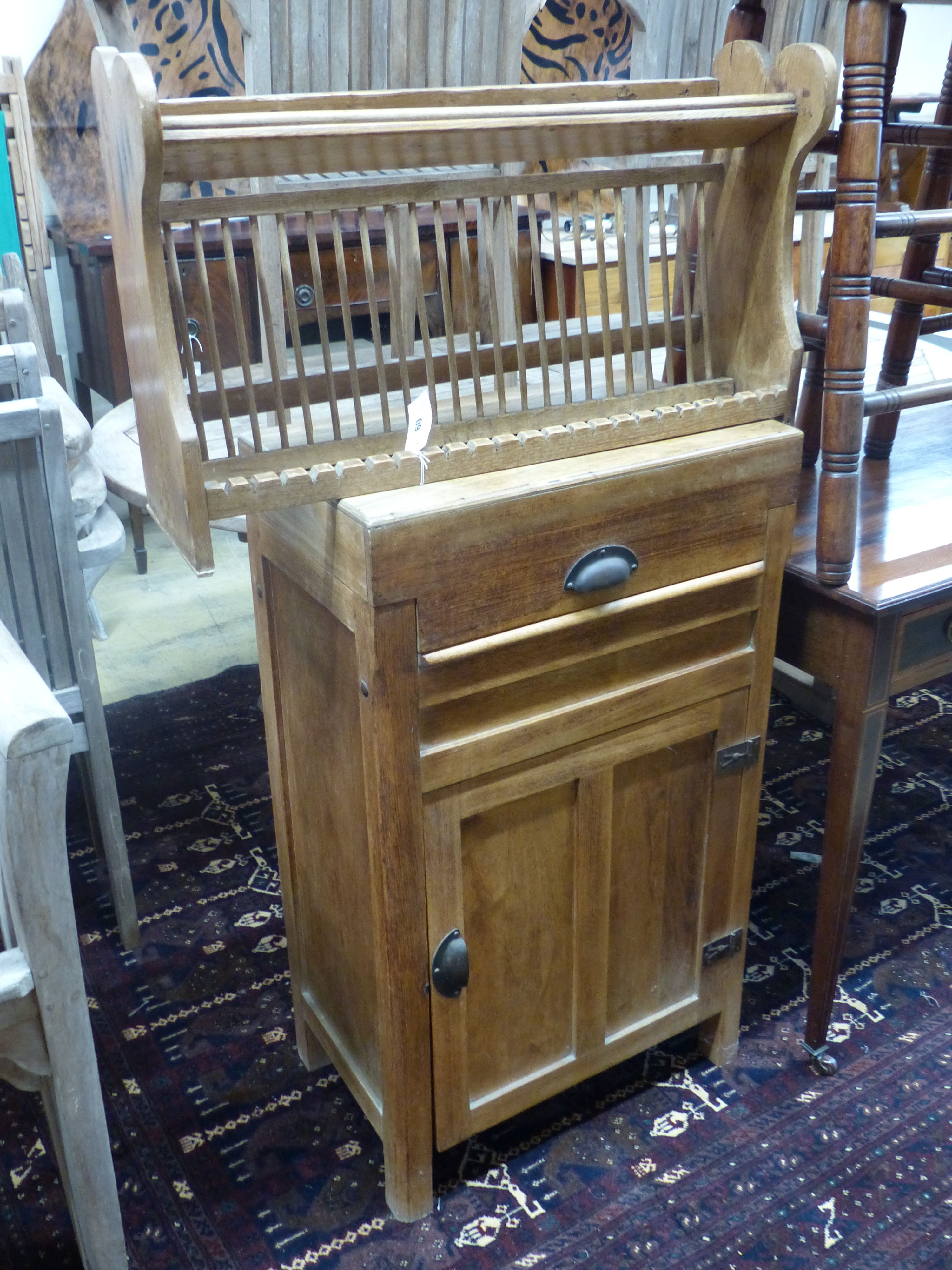 An early 20th century cabinet mangle, width 54cm, height 94cm, together with a pine hanging plate rack, width 72cm